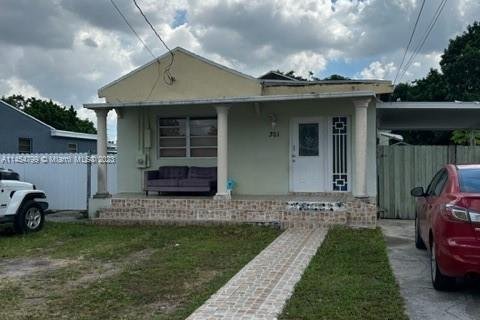 Casa en venta en Miami, Florida, 5 dormitorios, 188.41 m2 № 724215 - foto 1