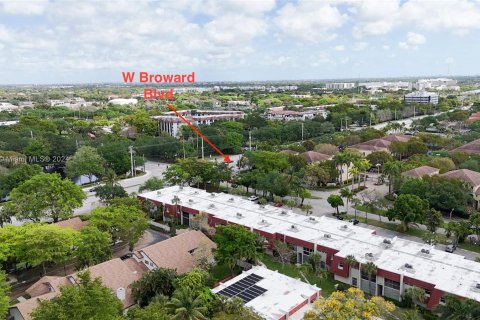 Townhouse in Plantation, Florida 2 bedrooms, 126.35 sq.m. № 1081018 - photo 3