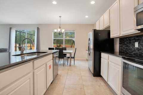 Townhouse in Kissimmee, Florida 4 bedrooms, 177.16 sq.m. № 1427129 - photo 3