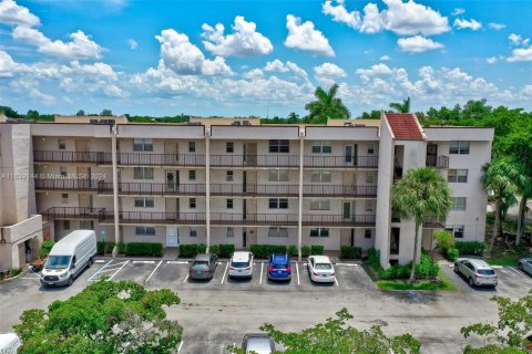 Copropriété à vendre à Sunrise, Floride: 2 chambres, 107.95 m2 № 1311071 - photo 1