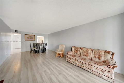 Copropriété à vendre à Sunrise, Floride: 2 chambres, 107.95 m2 № 1311071 - photo 10