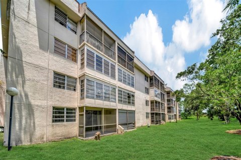 Condo in Sunrise, Florida, 2 bedrooms  № 1311071 - photo 21