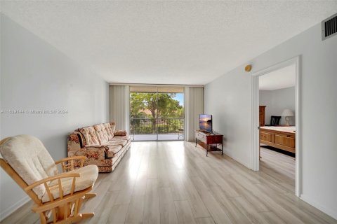 Condo in Sunrise, Florida, 2 bedrooms  № 1311071 - photo 13