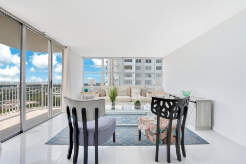 Condo in Aventura, Florida, 2 bedrooms  № 1229037 - photo 3