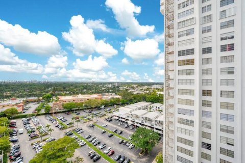 Condo in Aventura, Florida, 2 bedrooms  № 1229037 - photo 28