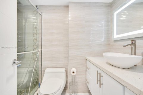 Condo in Aventura, Florida, 2 bedrooms  № 1229037 - photo 16