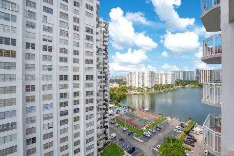 Condo in Aventura, Florida, 2 bedrooms  № 1229037 - photo 29