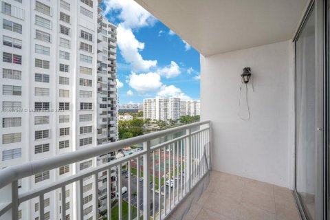 Condo in Aventura, Florida, 2 bedrooms  № 1229037 - photo 26