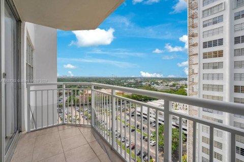 Condo in Aventura, Florida, 2 bedrooms  № 1229037 - photo 27