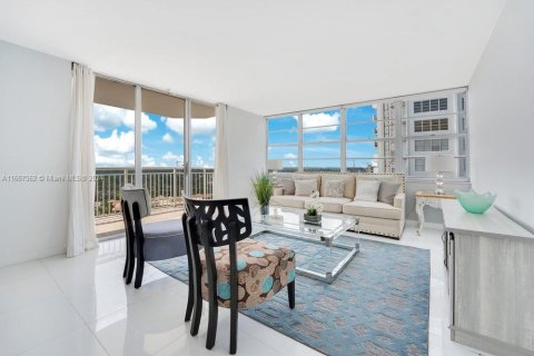 Condo in Aventura, Florida, 2 bedrooms  № 1229037 - photo 1