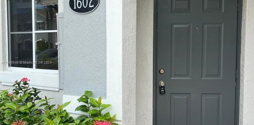 Townhouse in Homestead, Florida 3 bedrooms, 140.19 sq.m. № 1368703