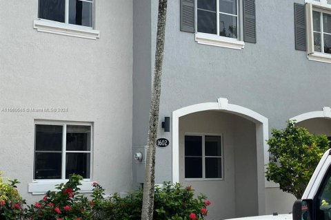 Townhouse in Homestead, Florida 3 bedrooms, 140.19 sq.m. № 1368703 - photo 3