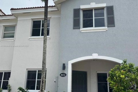 Townhouse in Homestead, Florida 3 bedrooms, 140.19 sq.m. № 1368703 - photo 4