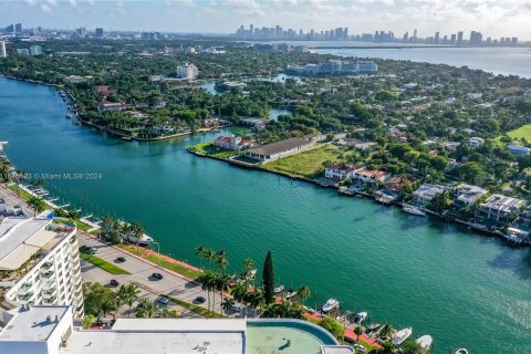 Condo in Miami Beach, Florida, 2 bedrooms  № 1328952 - photo 22