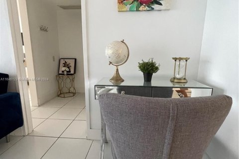 Copropriété à vendre à Miami Beach, Floride: 2 chambres, 92.9 m2 № 1328952 - photo 17