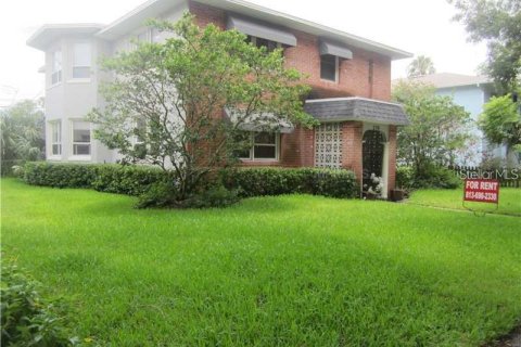 Commercial property in Tampa, Florida 4 bedrooms, 321.35 sq.m. № 1404770 - photo 1