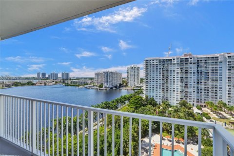 Copropriété à vendre à Aventura, Floride: 2 chambres, 113.34 m2 № 1311078 - photo 1