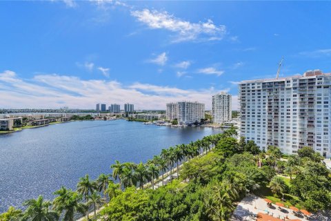 Condo in Aventura, Florida, 2 bedrooms  № 1311078 - photo 2