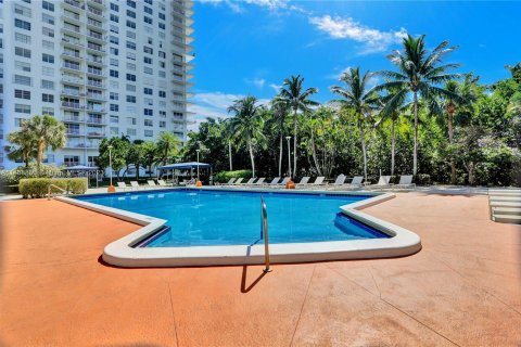 Condo in Aventura, Florida, 2 bedrooms  № 1311078 - photo 24