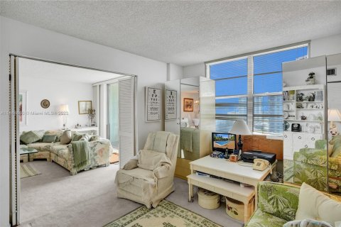 Condo in Aventura, Florida, 2 bedrooms  № 1311078 - photo 12