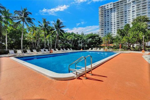 Condo in Aventura, Florida, 2 bedrooms  № 1311078 - photo 25