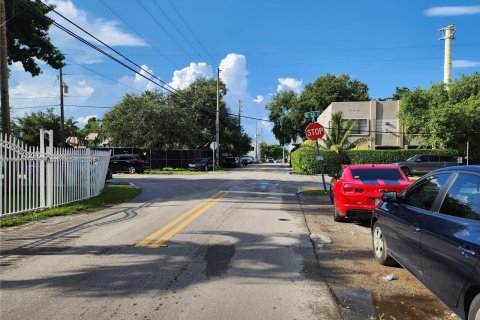 Villa ou maison à vendre à Miami, Floride: 4 chambres, 107.86 m2 № 1368780 - photo 10