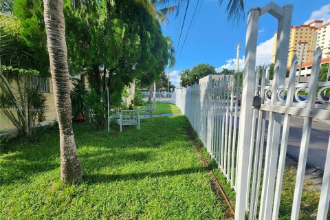 Casa en venta en Miami, Florida, 4 dormitorios, 107.86 m2 № 1368780 - foto 4