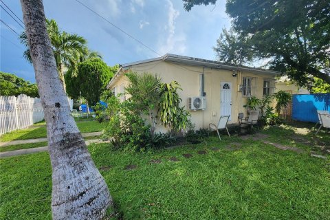 House in Miami, Florida 4 bedrooms, 107.86 sq.m. № 1368780 - photo 3