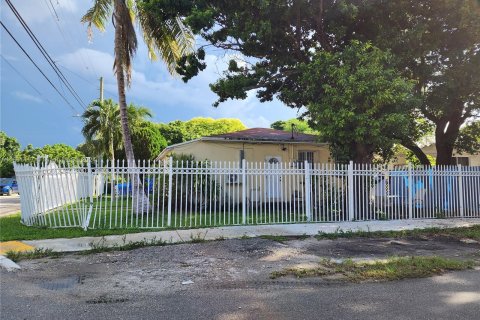 Villa ou maison à vendre à Miami, Floride: 4 chambres, 107.86 m2 № 1368780 - photo 9