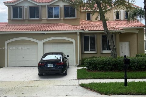 Villa ou maison à louer à Weston, Floride: 4 chambres, 225.2 m2 № 1368779 - photo 1