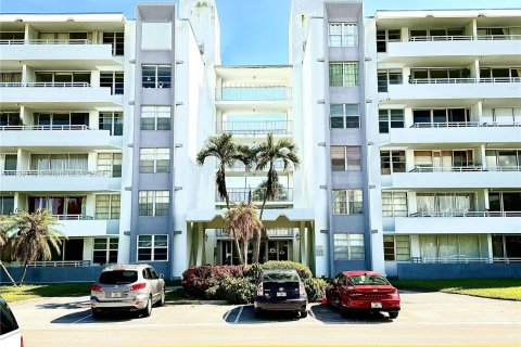 Condominio en venta en Bay Harbor Islands, Florida, 2 dormitorios, 123.56 m2 № 1368829 - foto 1