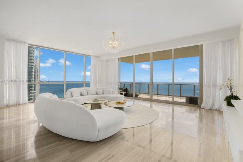 Condo in Sunny Isles Beach, Florida, 4 bedrooms  № 1368830 - photo 1