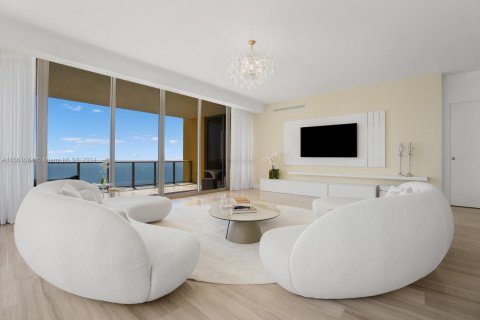 Condo in Sunny Isles Beach, Florida, 4 bedrooms  № 1368830 - photo 9