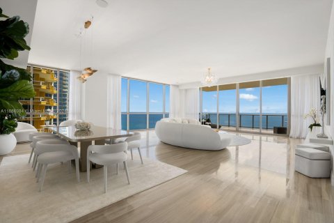 Condo in Sunny Isles Beach, Florida, 4 bedrooms  № 1368830 - photo 11