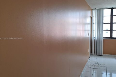 Copropriété à vendre à Miami, Floride: 1 chambre, 79.99 m2 № 1177725 - photo 4