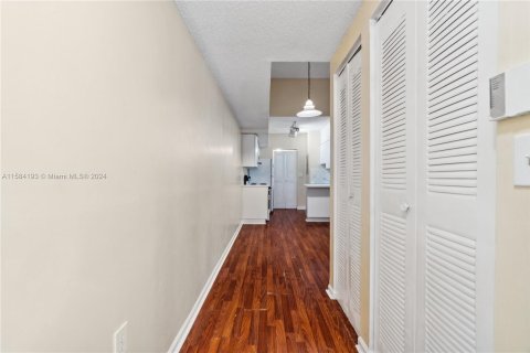 Condo in Davie, Florida, 2 bedrooms  № 1177641 - photo 3