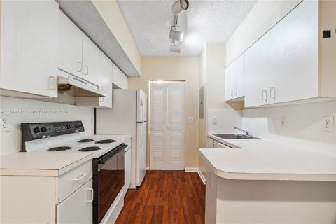 Condo in Davie, Florida, 2 bedrooms  № 1177641 - photo 17