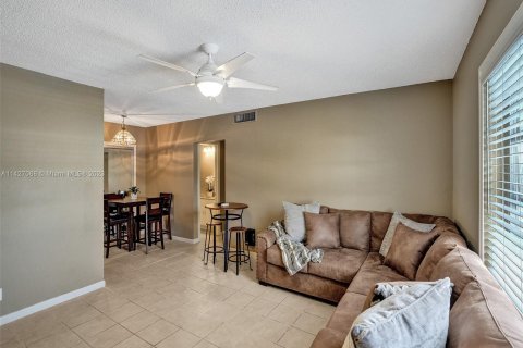 Condo in Fort Lauderdale, Florida, 2 bedrooms  № 643167 - photo 9