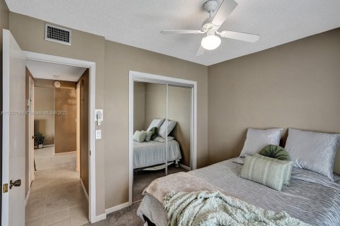 Condo in Fort Lauderdale, Florida, 2 bedrooms  № 643167 - photo 11