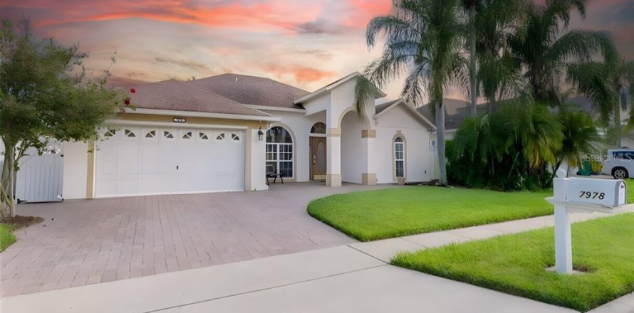 Villa ou maison à Kissimmee, Floride 5 chambres, 265.42 m2 № 1297145