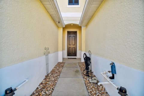 Townhouse in New Port Richey, Florida 3 bedrooms, 210.8 sq.m. № 925998 - photo 3