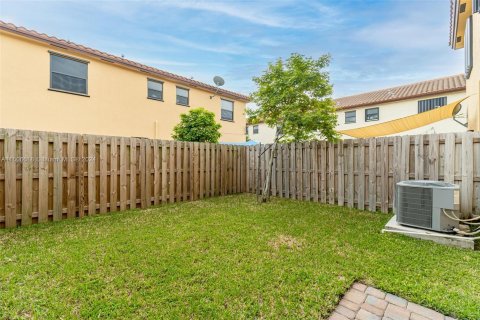 Townhouse in Homestead, Florida 3 bedrooms, 152.55 sq.m. № 1232057 - photo 21