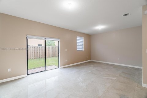 Townhouse in Homestead, Florida 3 bedrooms, 152.55 sq.m. № 1232057 - photo 8