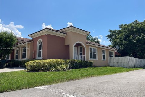 Townhouse in Homestead, Florida 3 bedrooms, 116.13 sq.m. № 1316362 - photo 2