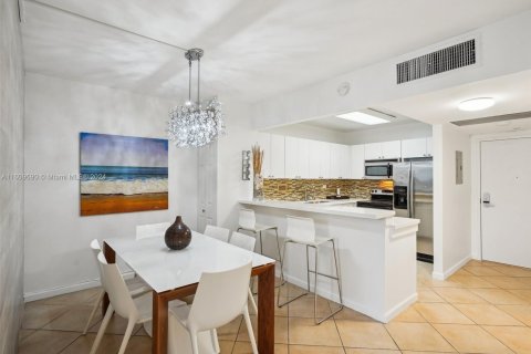 Condominio en venta en Miami Beach, Florida, 61.32 m2 № 1233298 - foto 12