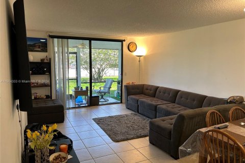Condominio en venta en Lake Worth, Florida, 2 dormitorios, 94.76 m2 № 1101519 - foto 1