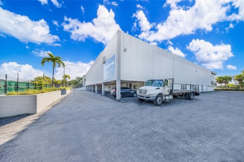 Commercial property in Miami, Florida № 1153828 - photo 3