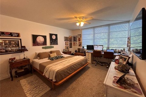 Condo in Lauderhill, Florida, 2 bedrooms  № 991606 - photo 25