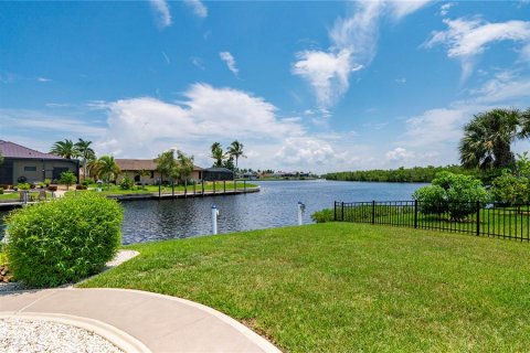 Villa ou maison à vendre à Punta Gorda, Floride: 3 chambres, 212.93 m2 № 1317895 - photo 2