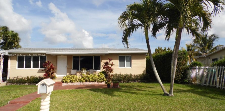 Casa en Miami Gardens, Florida 3 dormitorios, 115.94 m2 № 1240127